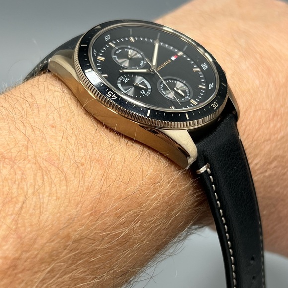 NEW Tommy Hilfiger Parker Men's Black Leather Strap Black Dial 1791836 Watch - Picture 11 of 11